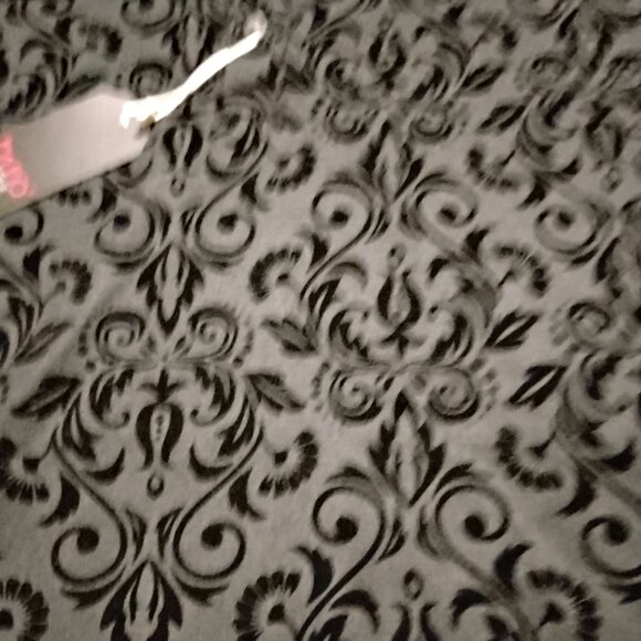 Goth Bruno Luxe Velvet Flocked Short Sleeve Henley II - Picture 2 of 4